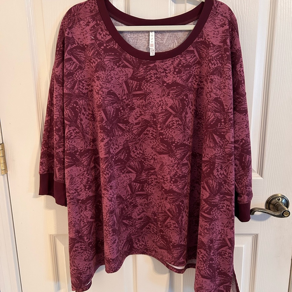 LuLaRoe “Kate” from the Cozy Collection 
Women's Burgundy Patterned Sweatshirt